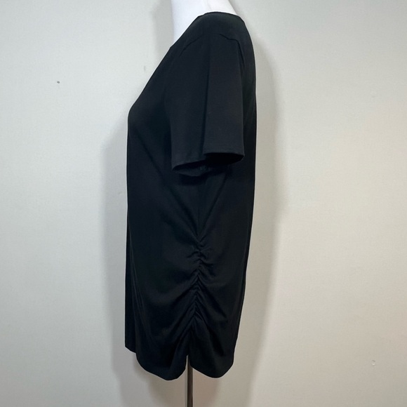 •new• INGRID & ISABEL Maternity V-Neck Tshirt - Picture 4 of 8